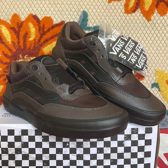 Vans Wayvee
(Justin Henry) Coffebean
VNOA5JIA8AC
WMNS sneakers - athletic shoes - Picture 5 of 16